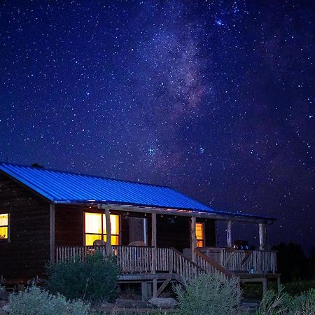 Crabapple Rocky Ridge Cedar Cabin With Hot Tub & Amazing Views מראה חיצוני תמונה