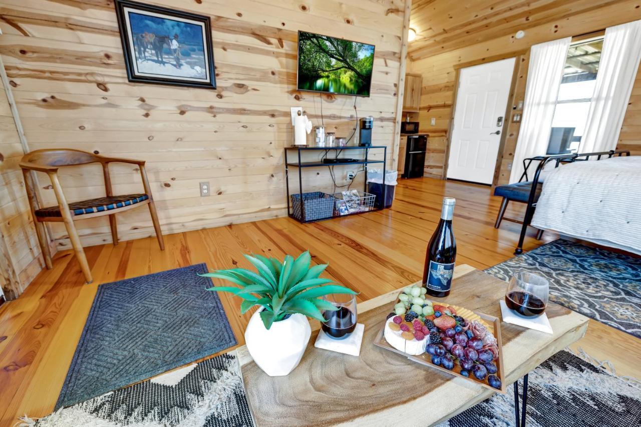 Crabapple Rocky Ridge Cedar Cabin With Hot Tub & Amazing Views מראה חיצוני תמונה