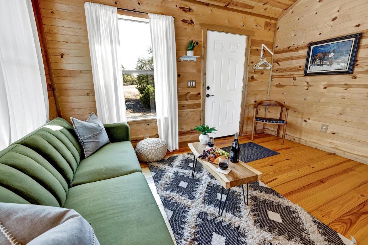 Crabapple Rocky Ridge Cedar Cabin With Hot Tub & Amazing Views מראה חיצוני תמונה